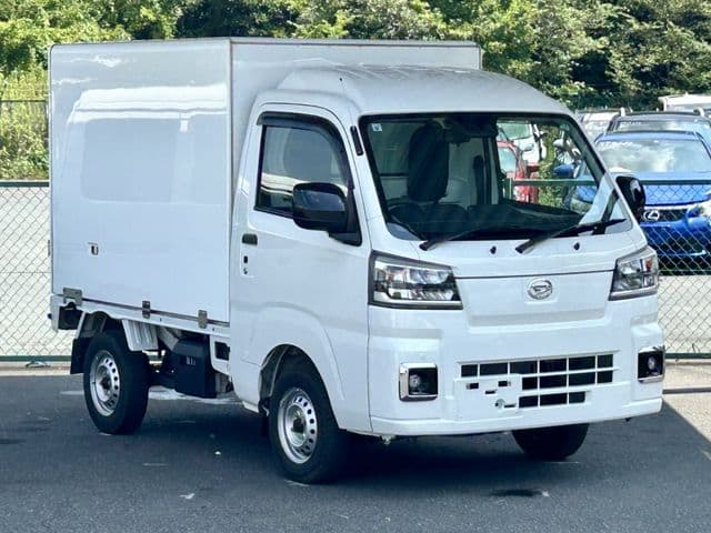 https://jema-auto-bucket.eu-central-1.linodeobjects.com/AunetImages/1788142552015-23650434_01.jpg