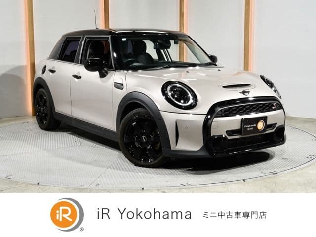 https://jema-auto-bucket.eu-central-1.linodeobjects.com/AunetImages/1788486952144-13560360_01.jpg
