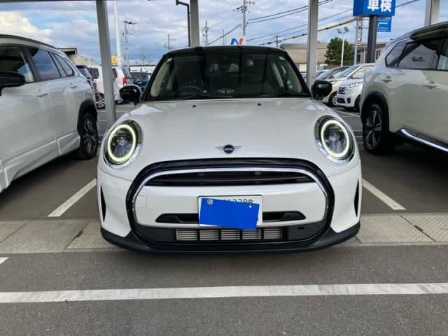 https://jema-auto-bucket.eu-central-1.linodeobjects.com/AunetImages/1788490611067-22865069_01.jpg