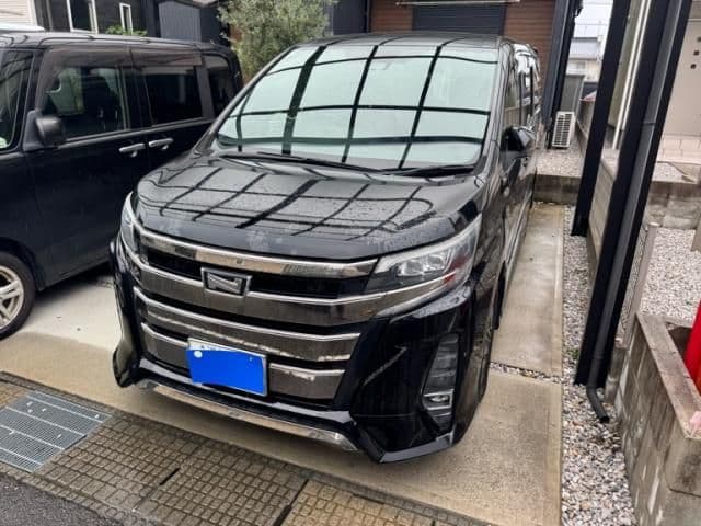 TOYOTA NOAH