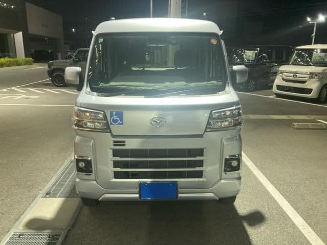 TOYOTA PIXIS van