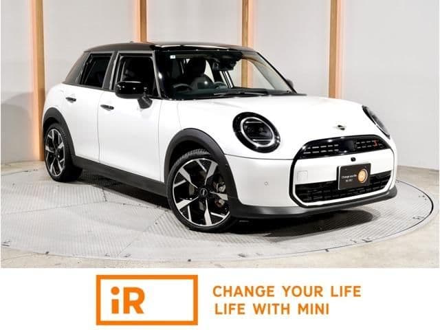 https://jema-auto-bucket.eu-central-1.linodeobjects.com/AunetImages/1792848267958-28400051_01.jpg
