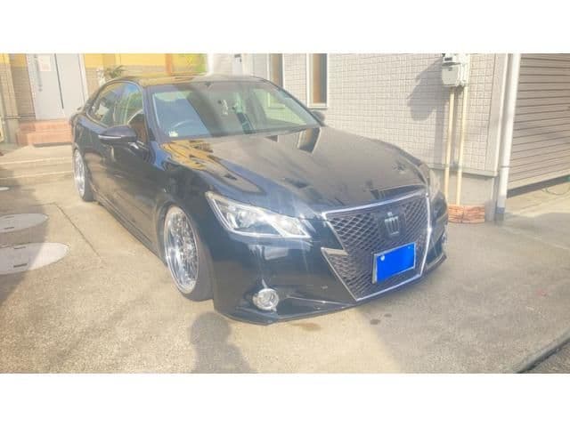 TOYOTA CROWN sedan