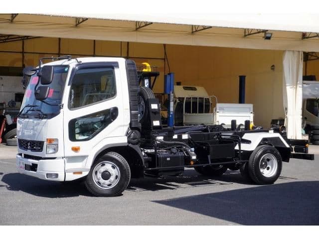 https://jema-auto-bucket.eu-central-1.linodeobjects.com/AunetImages/1791251410058-07065645_01.jpg