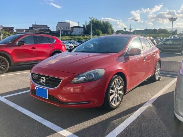 VOLVO VOLVO V40