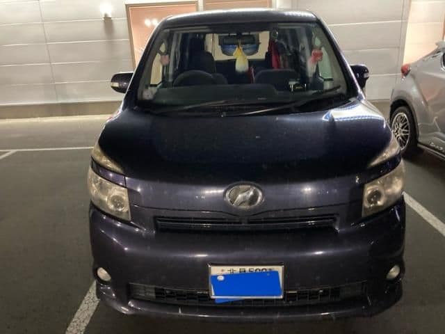 TOYOTA VOXY 4WD
