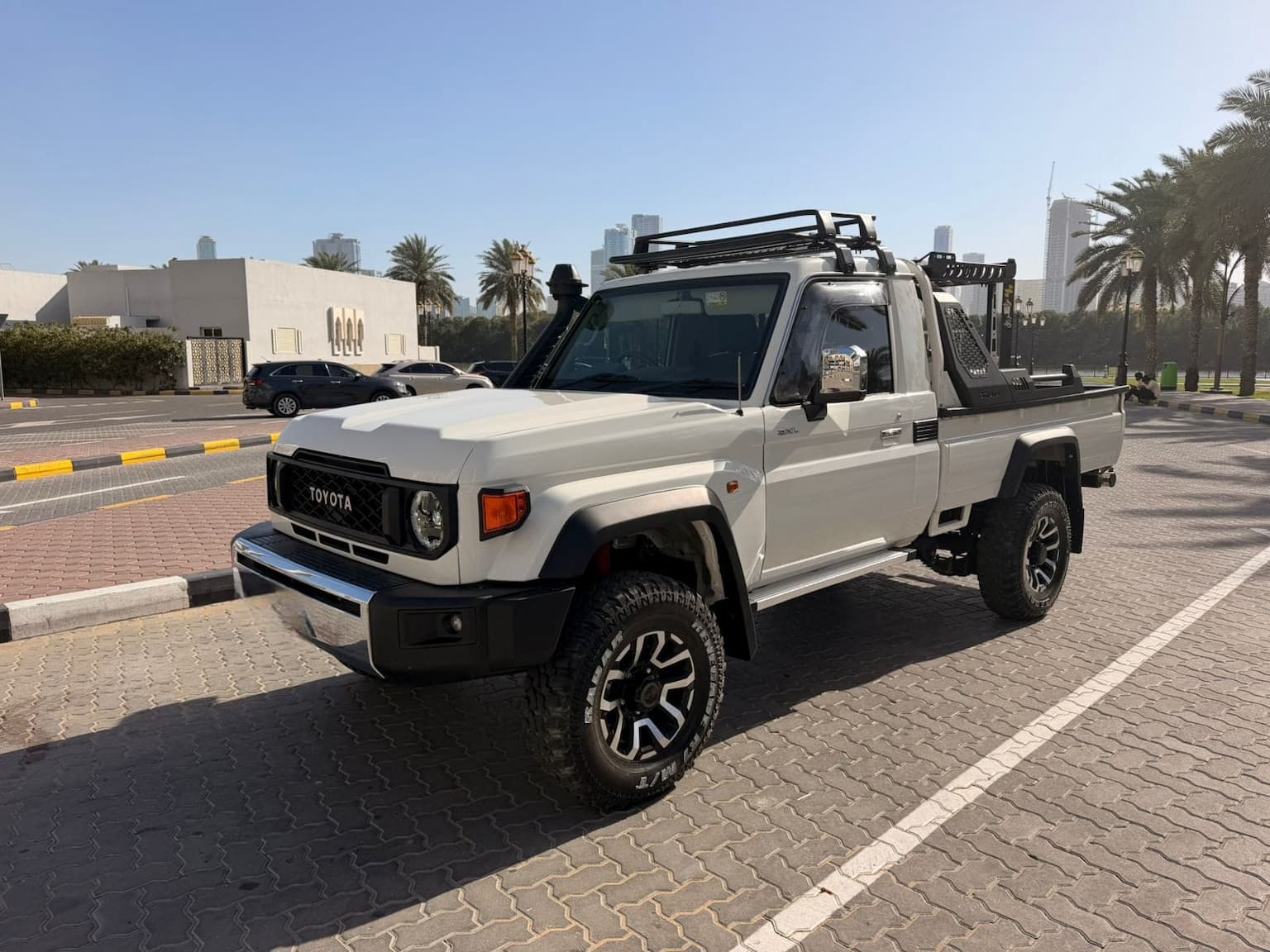 TOYOTA LAND CRUISER
